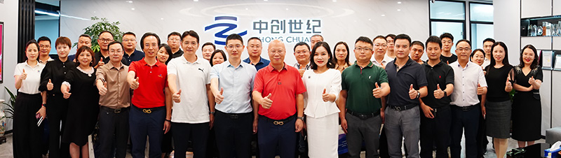 商顯產(chǎn)促會參訪人員合影 商顯產(chǎn)促會參訪人員合影