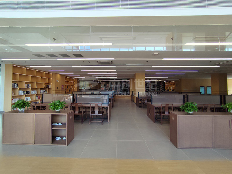 深職院圖書(shū)館-(3).jpg 深職院圖書(shū)館-(3).jpg